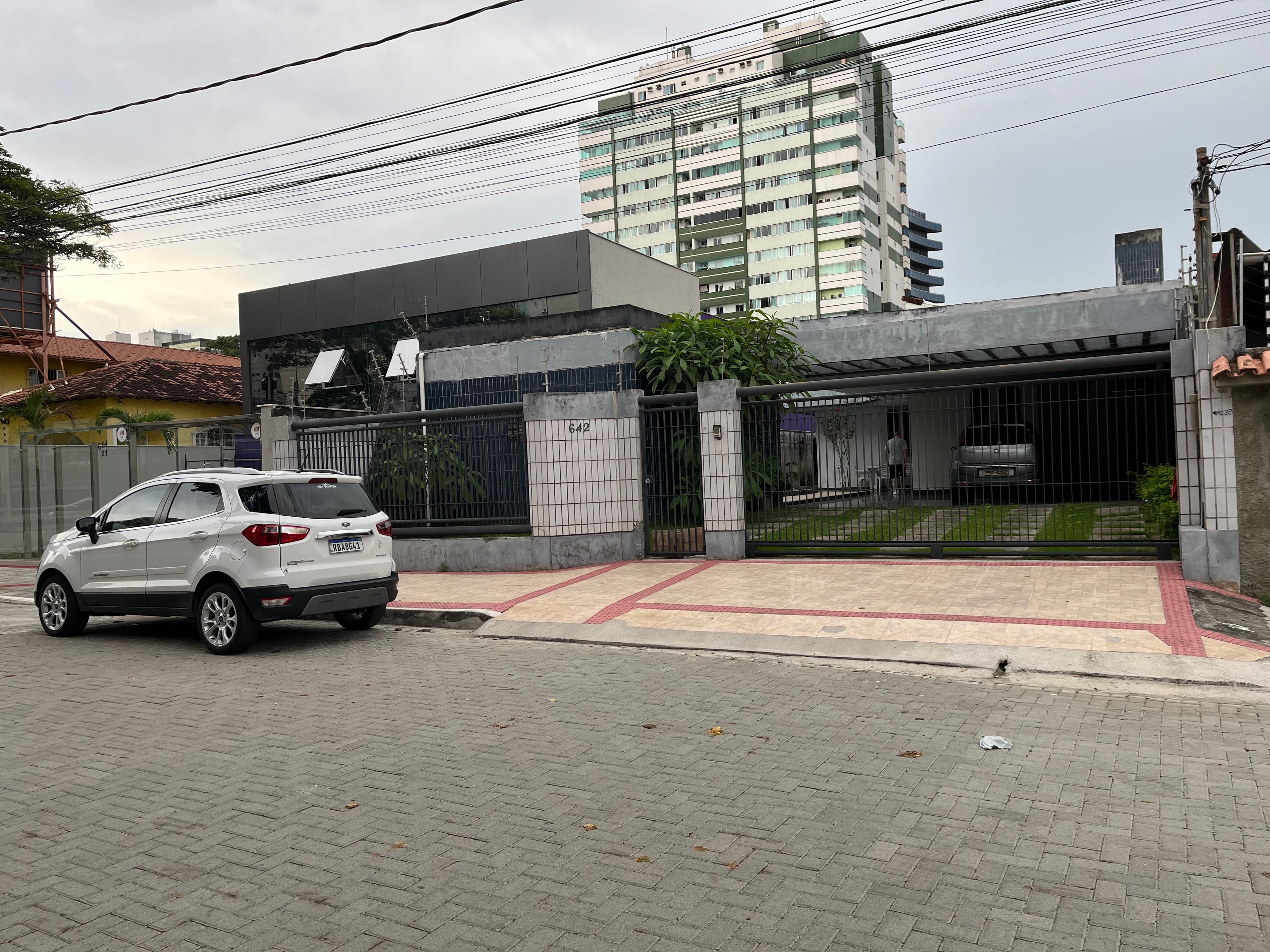 Fachada do imóvel vista da rua