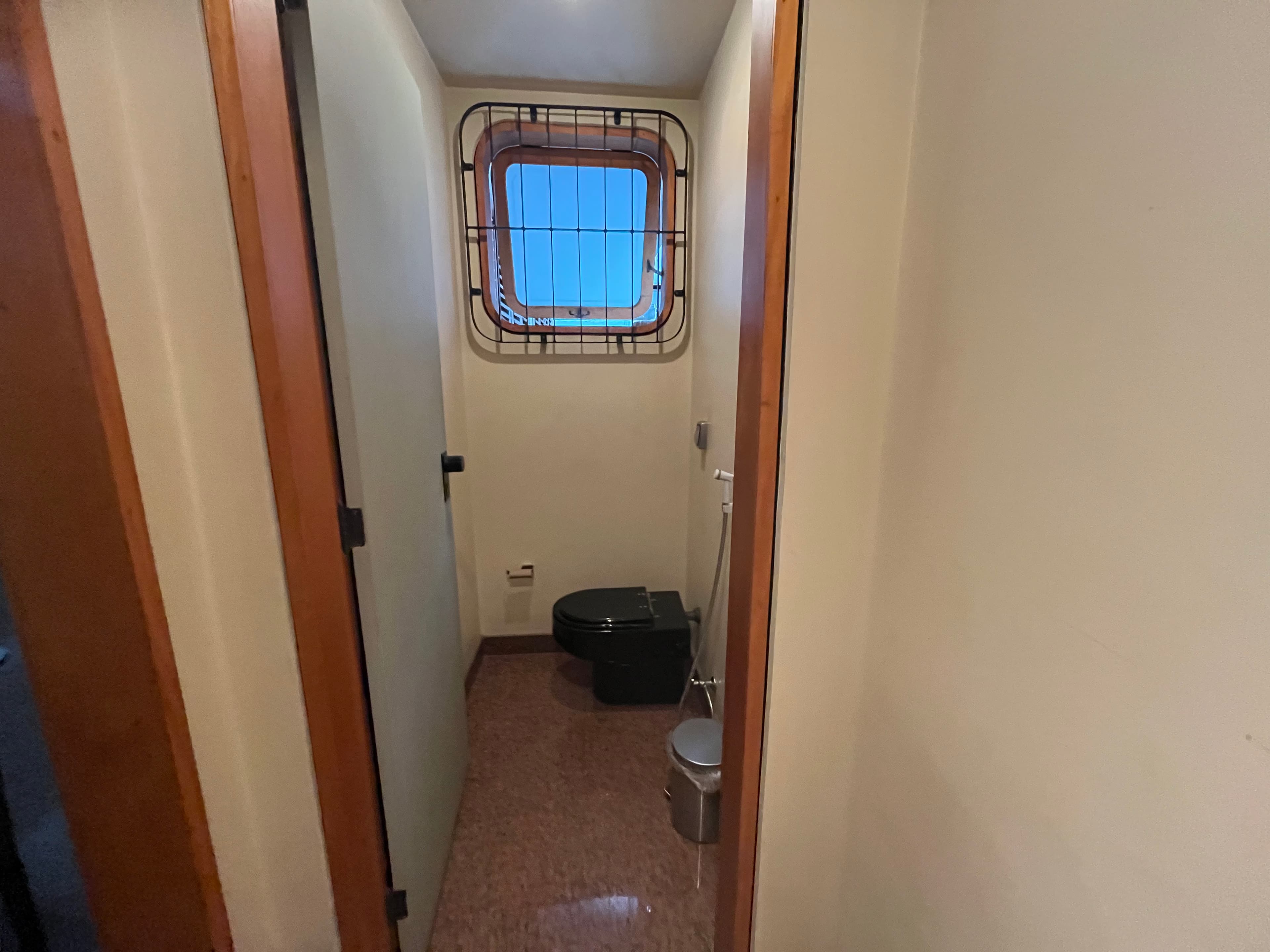 Lavabo com janela redonda