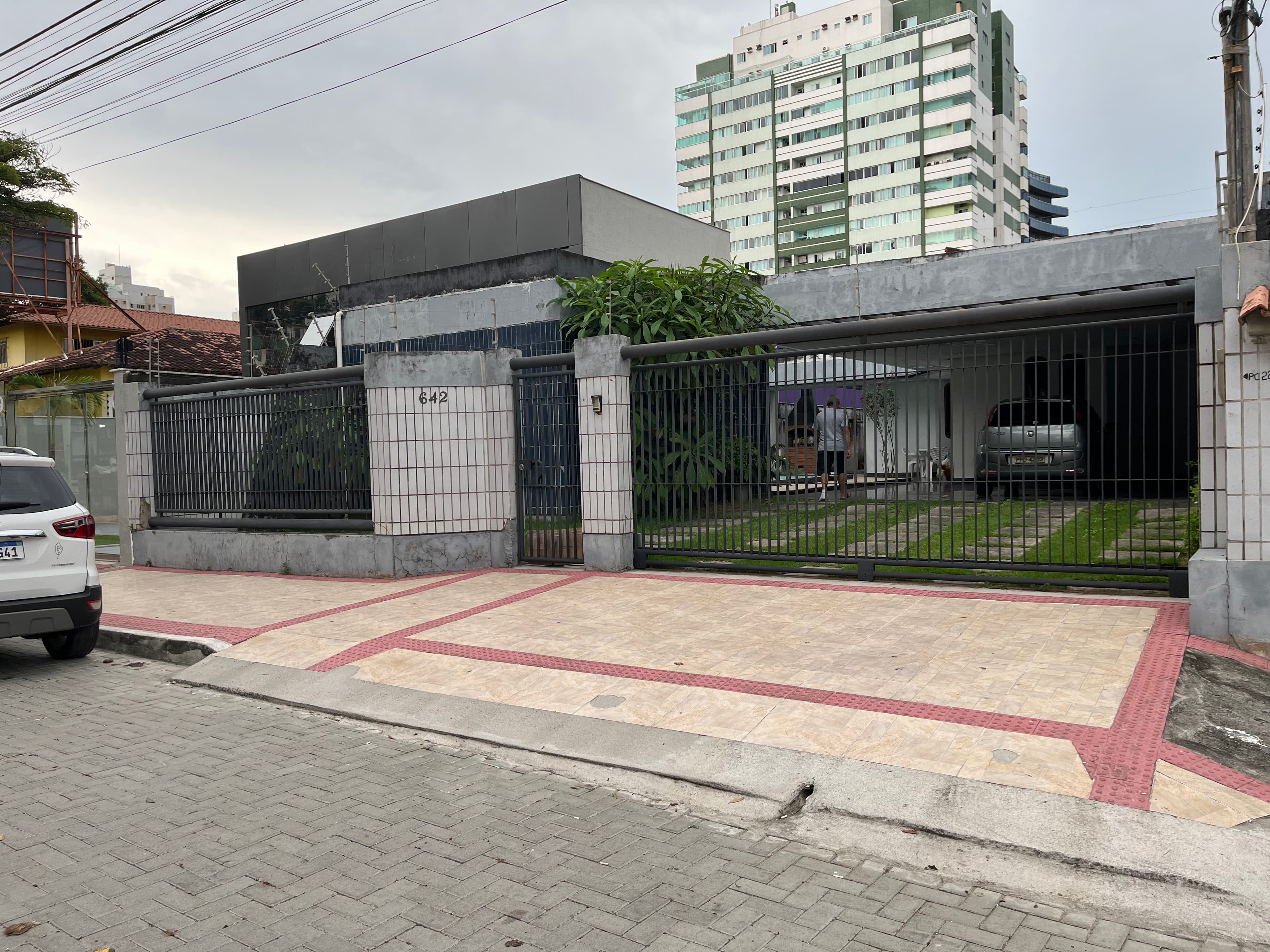 Outro ângulo da rua de acesso ao imóvel