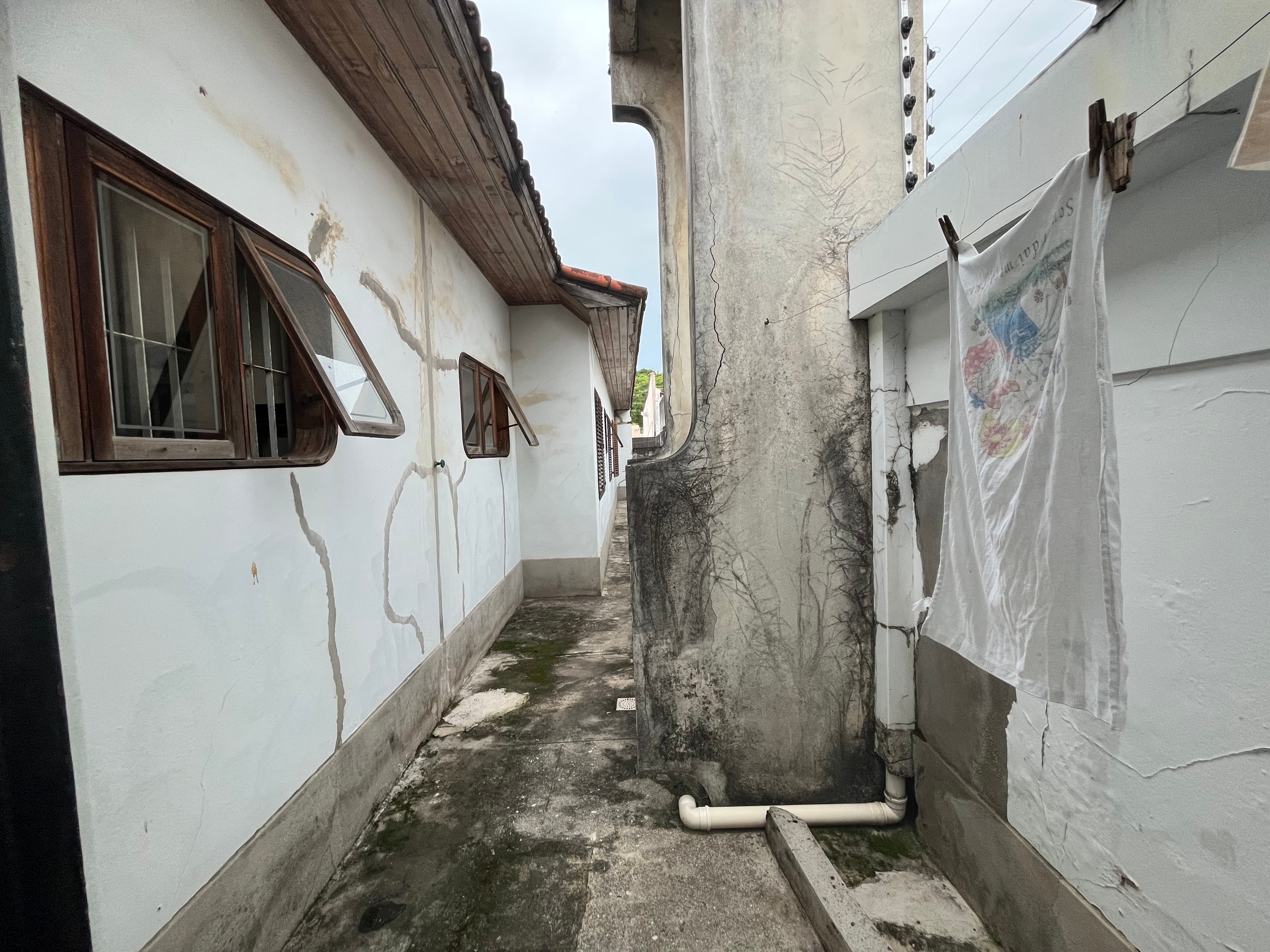Área de serviço externa, com tanque